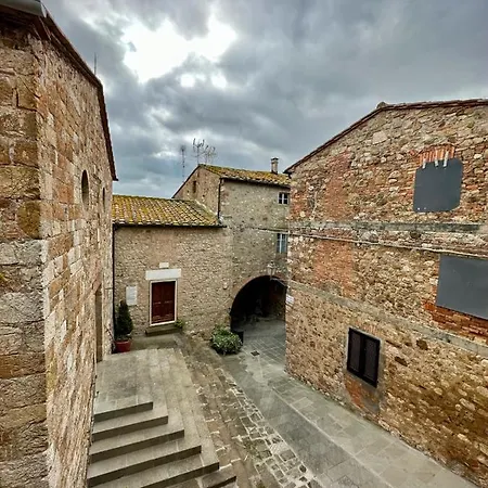 La Casa Nel Castello * Canneto (Pisa)